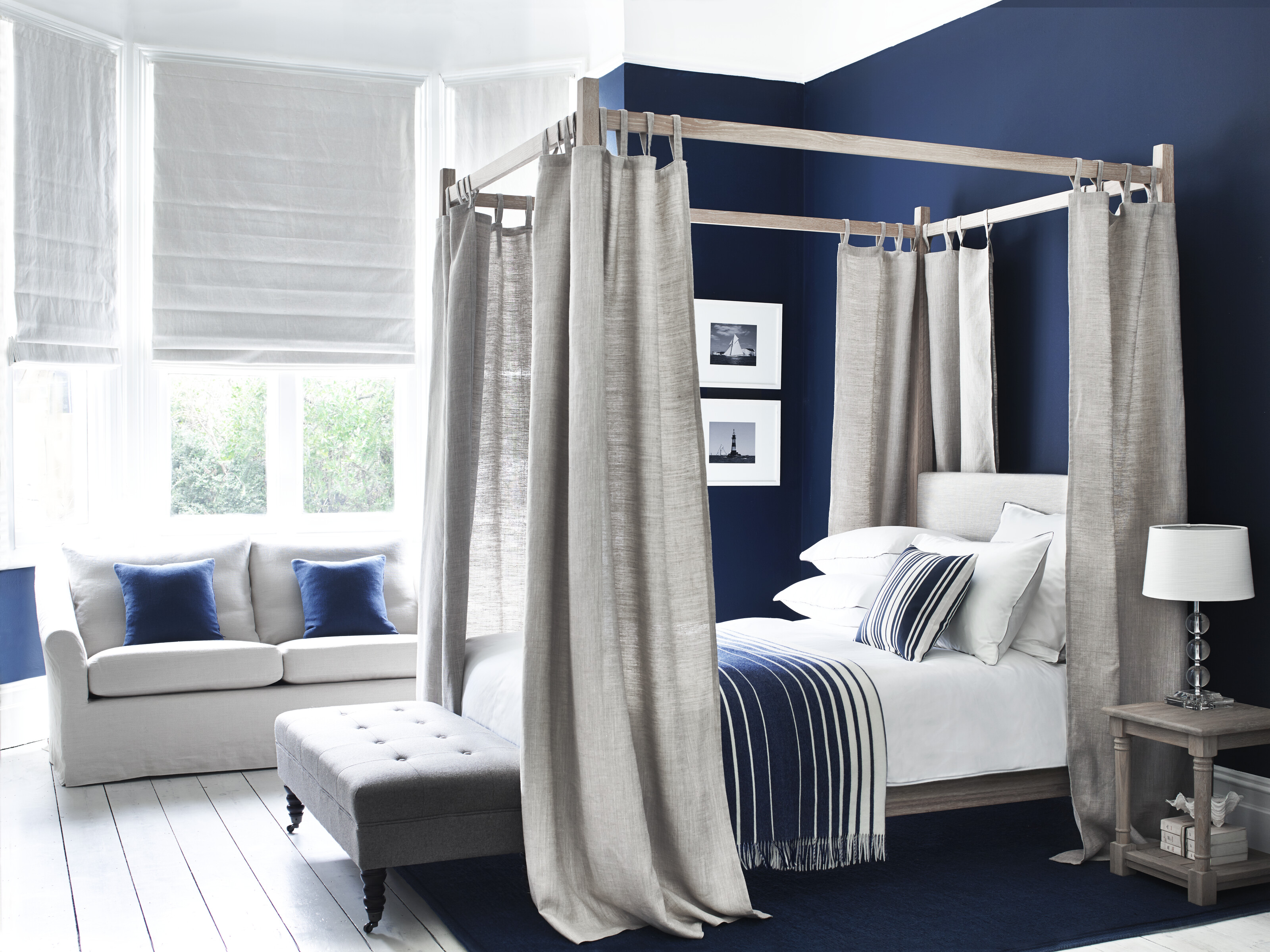 four poster bed